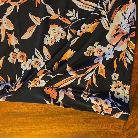 WhiteHouse Black Market one shoulder shirt - Picture 6 of 6